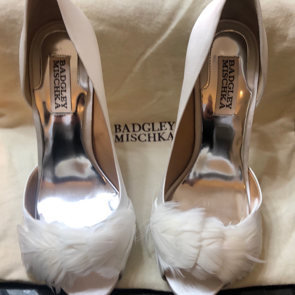 Badgley Mischka White Feather Satin Shoes - Picture 2 of 3